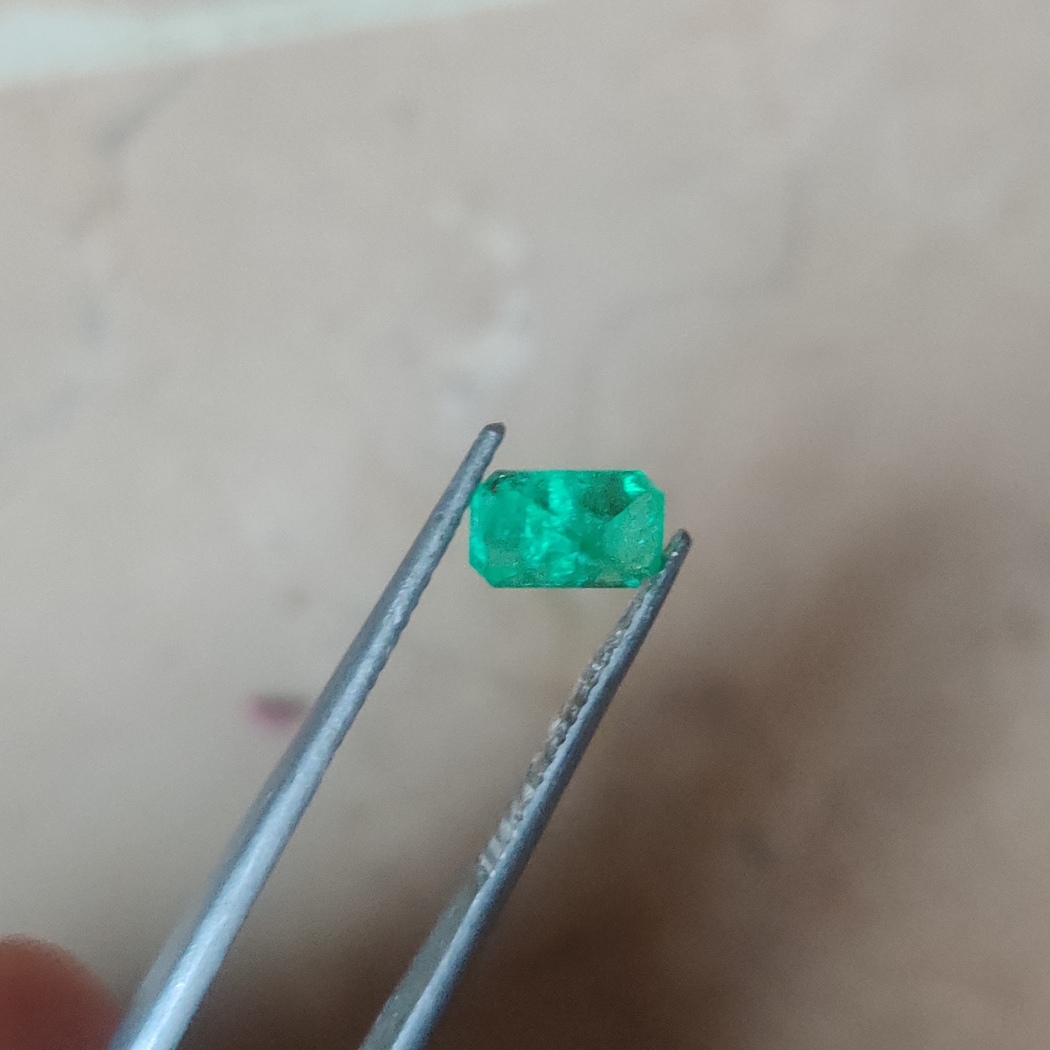 Natural Panjsher Vivid Green Emerald — Rectangular Cut 1.10 ct view 3