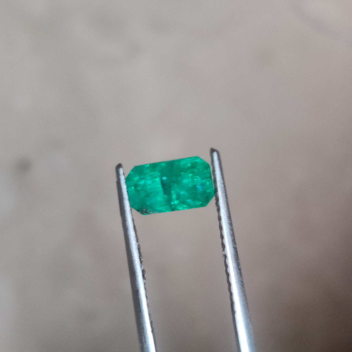 Natural Panjsher Vivid Green Emerald — Rectangular Cut 1.10 ct
